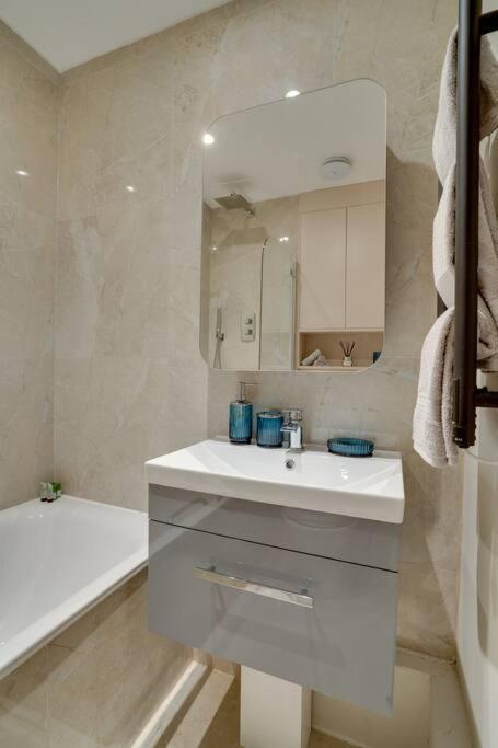 Glamorous Art Deco Flat In Chelsea Londra Dış mekan fotoğraf